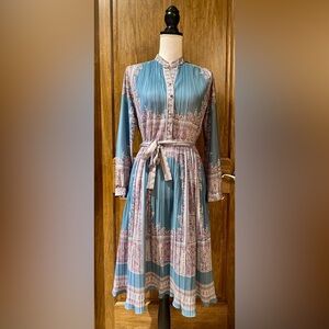 P.C.F. Petites Styled by Hal Ferman Blue Patterned Dress